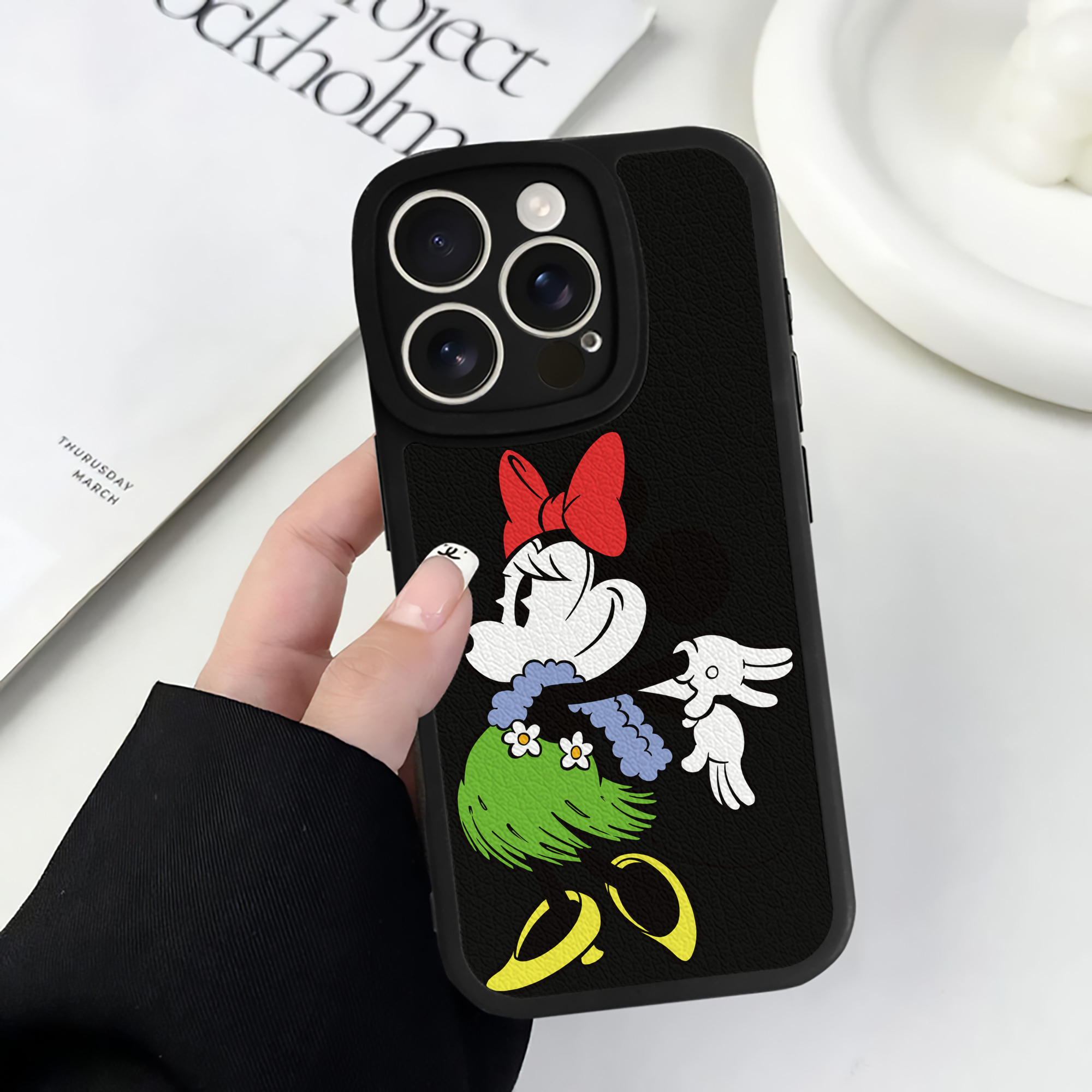 （画像用） ミッキーマウス Mickey Mouse 【iPhone 16シリーズ対応】シリコンスマホケース（レザー調） 材質：シリコン